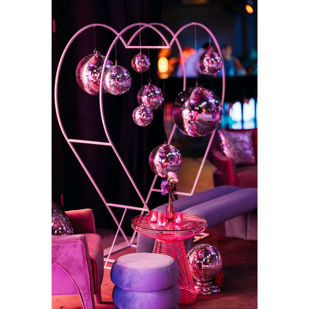 Wire Symbol – Love Heart Shape – White – 120cmW x 180cmH
