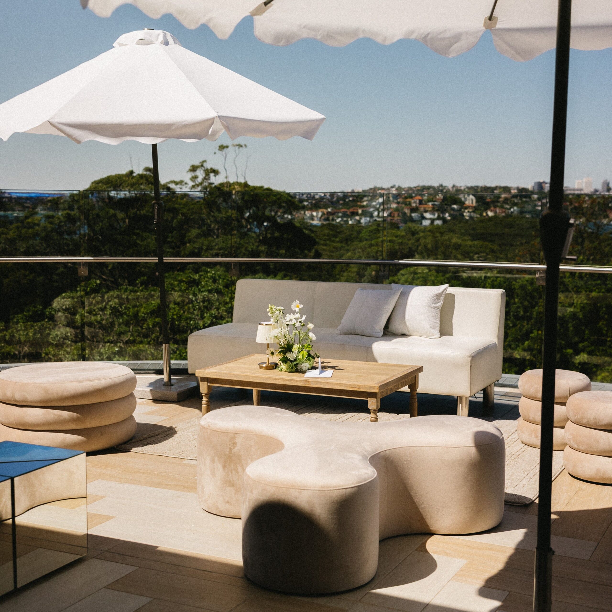 Lachlan Lounge – Leather Look – White